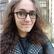 Linguistin unterrichtet Deutsch und eine Reihe anderer Geisteswissenschaften (Geschichte etc.).